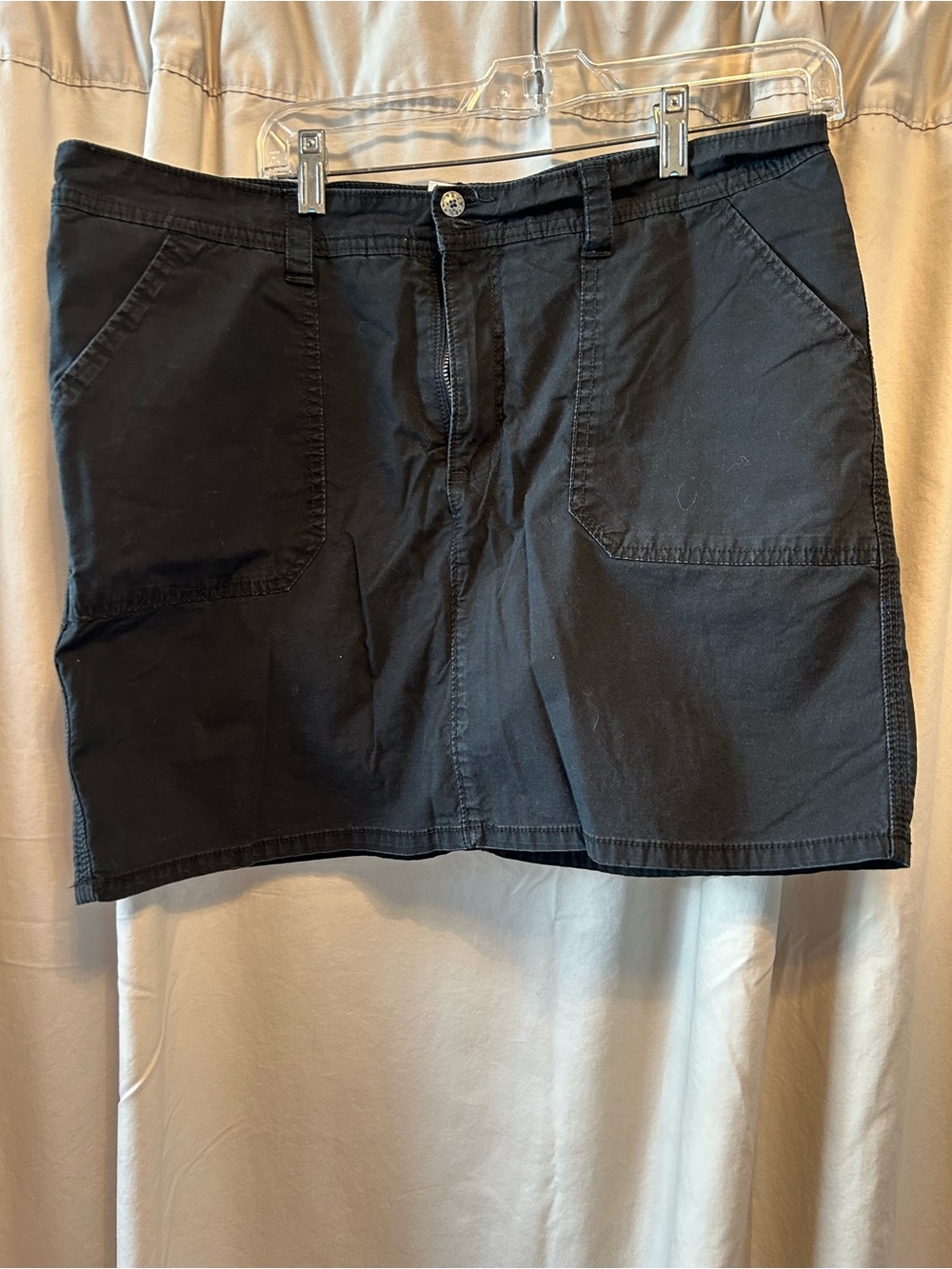 Lee Woman’s Black Flat-Front Cotton Skort